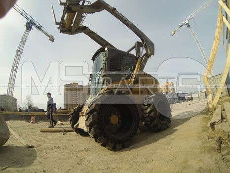 Фото: Цельнолитые колеса на мини-погрузчик