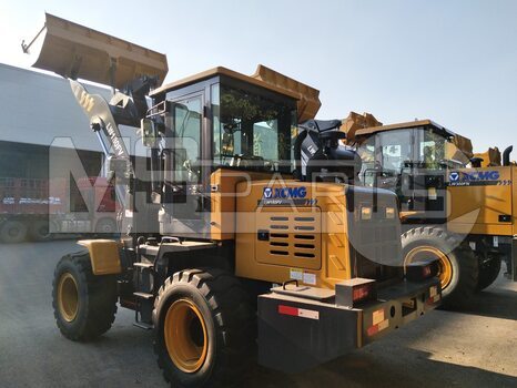 Фото: Крупногабаритный фронтальный погрузчик Фронтальный погрузчик XCMG LW180FV