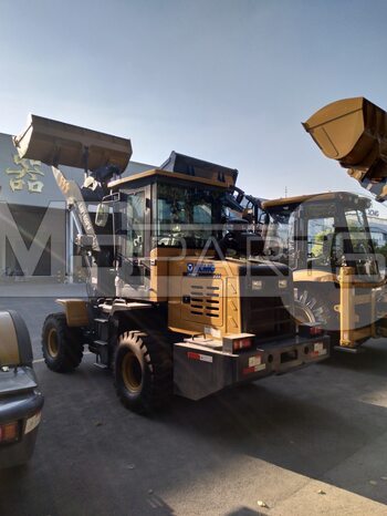 Фото: Крупногабаритный фронтальный погрузчик Фронтальный погрузчик XCMG LW160FV