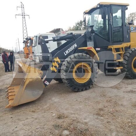 Фото: Крупногабаритный фронтальный погрузчик Фронтальный погрузчик XCMG LW400FN
