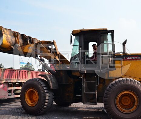 Фото: Крупногабаритный фронтальный погрузчик Фронтальный погрузчик XCMG LW600KN