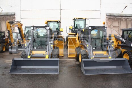 Фото: Мини-погрузчик Мини-погрузчик XCMG XC770RU