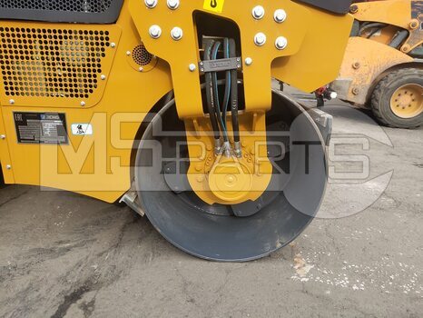 Фото: Мини-каток XCMG XMR303
