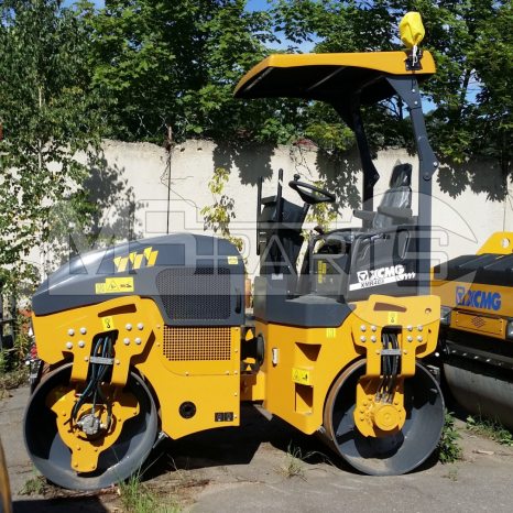 Фото: Дорожный каток XCMG XMR403S