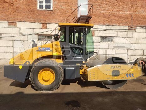 Фото: Каток грунтовый одновальцовый XCMG XS143