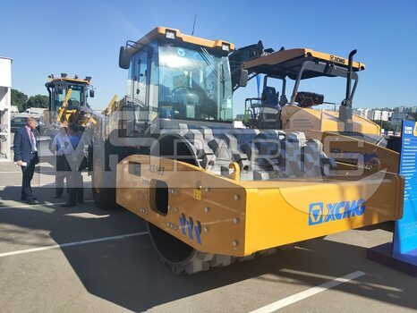 Фото: Каток грунтовый XCMG XS183