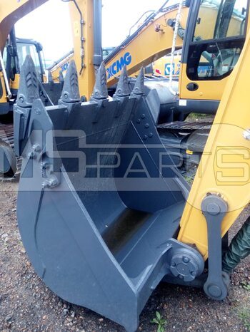 Фото: Гусеничный экскаватор средней весовой категории XCMG XE215C