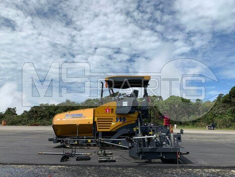 Фото: Асфальтоукладчик XCMG RP803