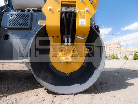 Фото: Дорожный каток XCMG XD120