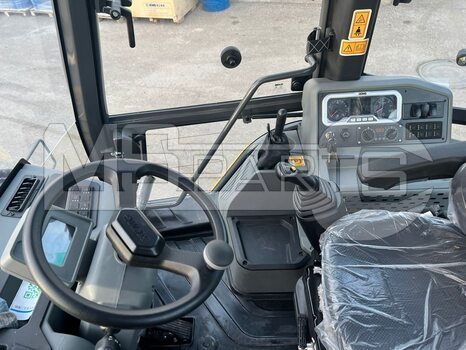 Фото: Экскаватор-погрузчик Экскаватор-погрузчик XCMG XC8-S2570