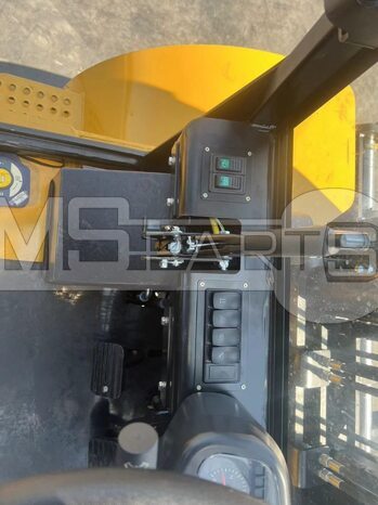 Фото: Вилочный погрузчик XCMG XCF706K